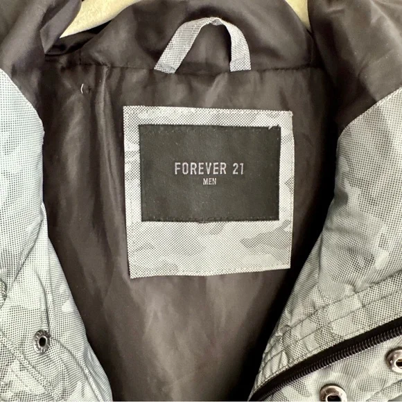 Men's Gray Reflective Camo Puffer Jacket - Sz M - Picture 8 of 9